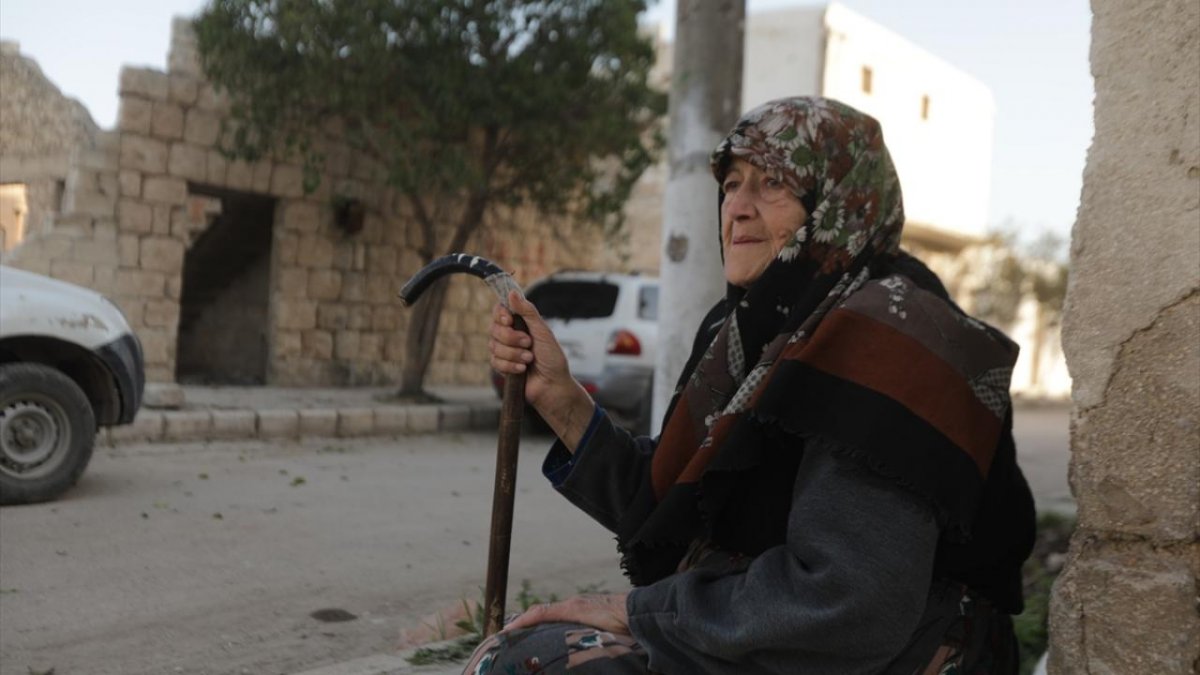 Granny Ayşe, who lost her husband and 5 children in Syria, wants a door to be built in her house #6