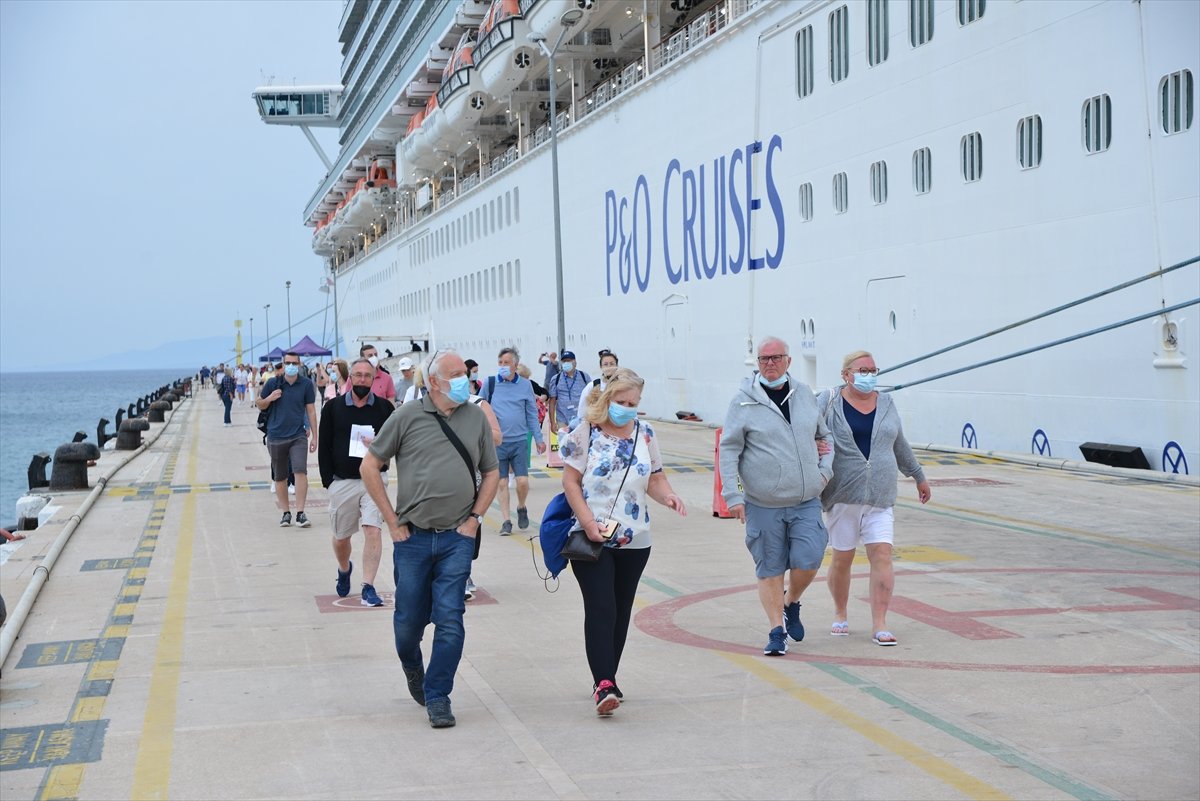 Aydın’da, 2 bin 129 yolculu dev kruvaziyer demir attı #7