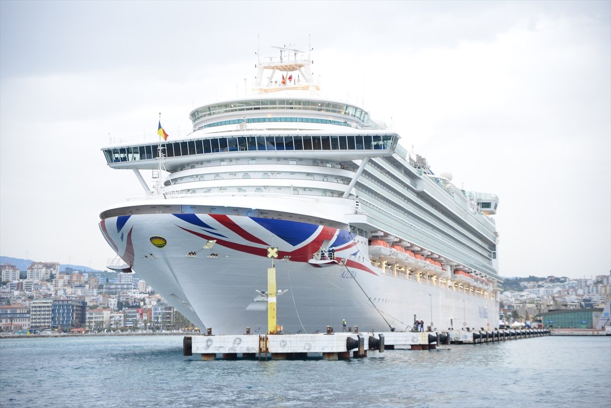 Aydın’da, 2 bin 129 yolculu dev kruvaziyer demir attı #2