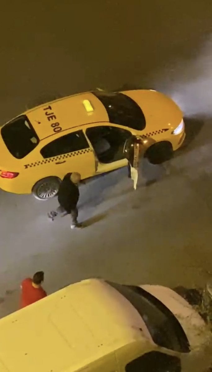 İstanbul da taksici, yabancı çifti bıçakla tehdit etti #2