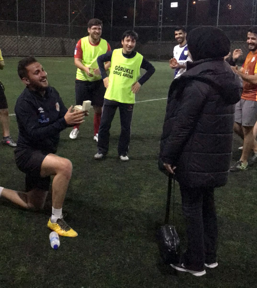 Kayseri deki halı sahada sürpriz evlenme teklifi #2