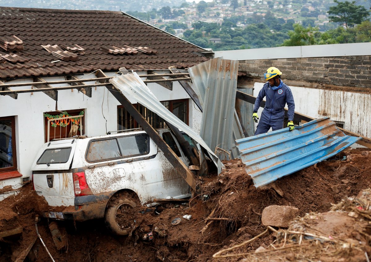 Floods in South Africa: Death toll rises to 443 #10