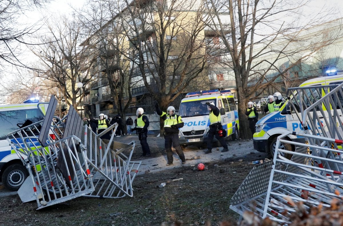 İsveç te aşırı sağcının Kur’an-ı Kerim provokasyonu sonrası ülke karıştı #1