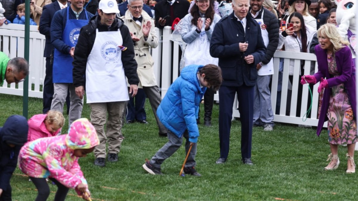 Joe Biden rolls eggs with the kids