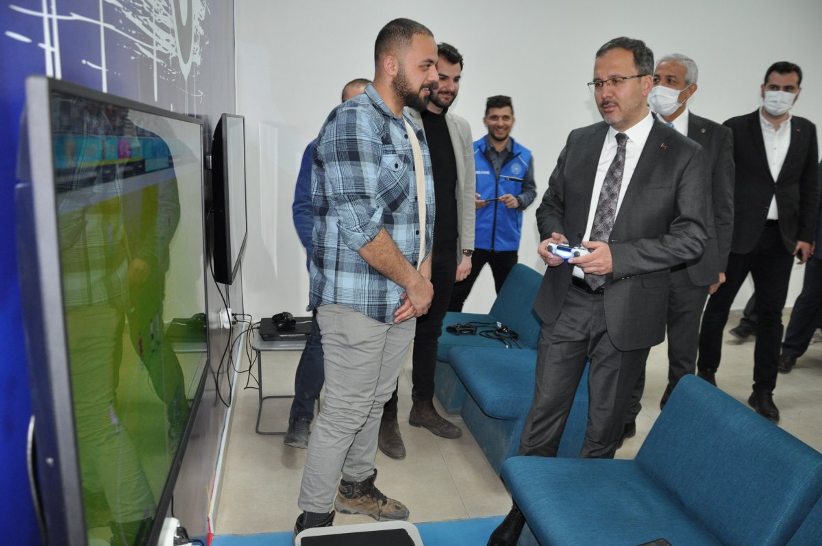 Bakan Kasapoğlu, Kars ta Gençlik Merkezi’nin açılışını yaptı #7