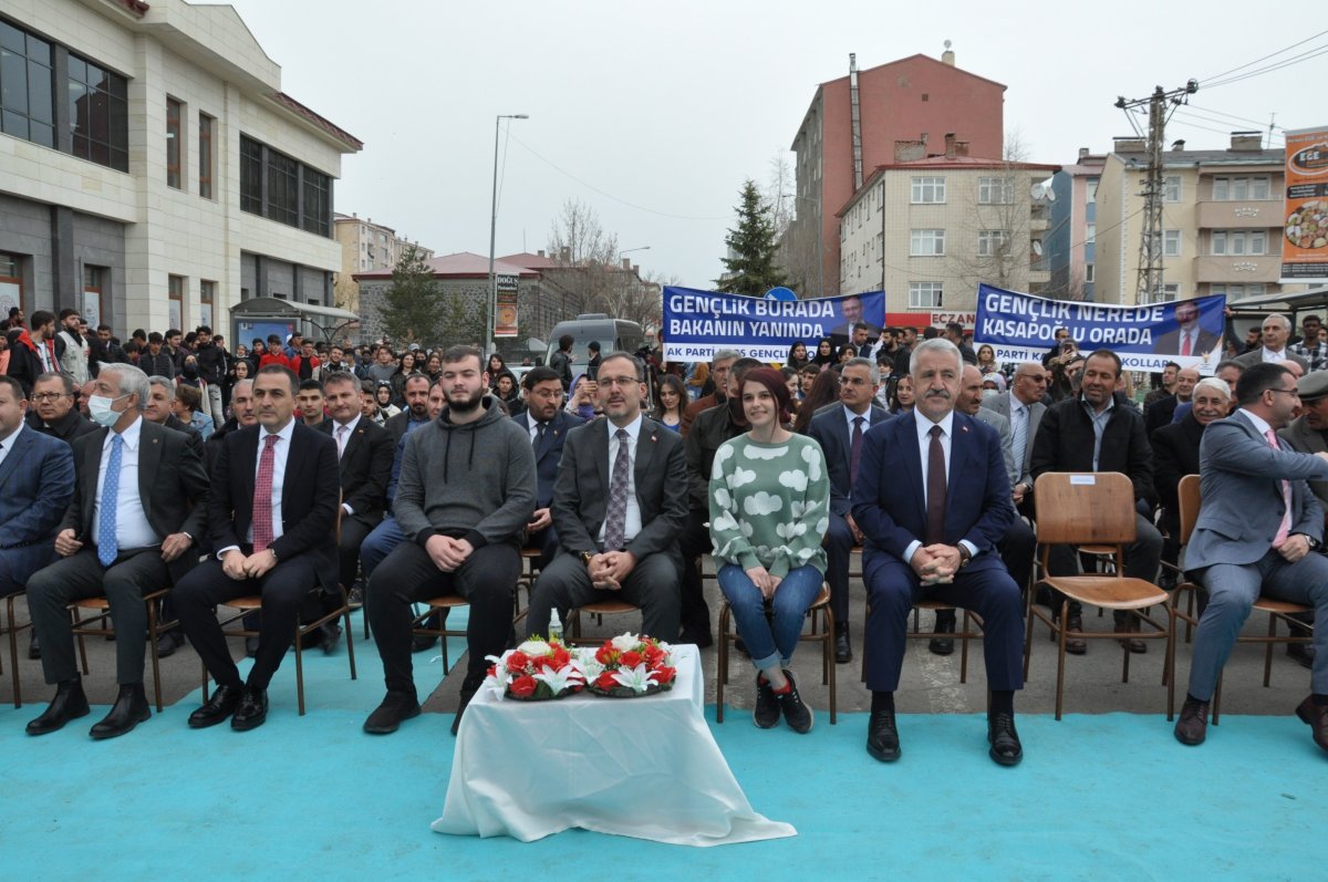 Bakan Kasapoğlu, Kars ta Gençlik Merkezi’nin açılışını yaptı #1