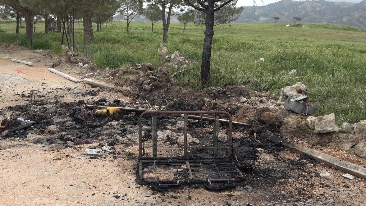  Eşyaları ateşe verdiler #3