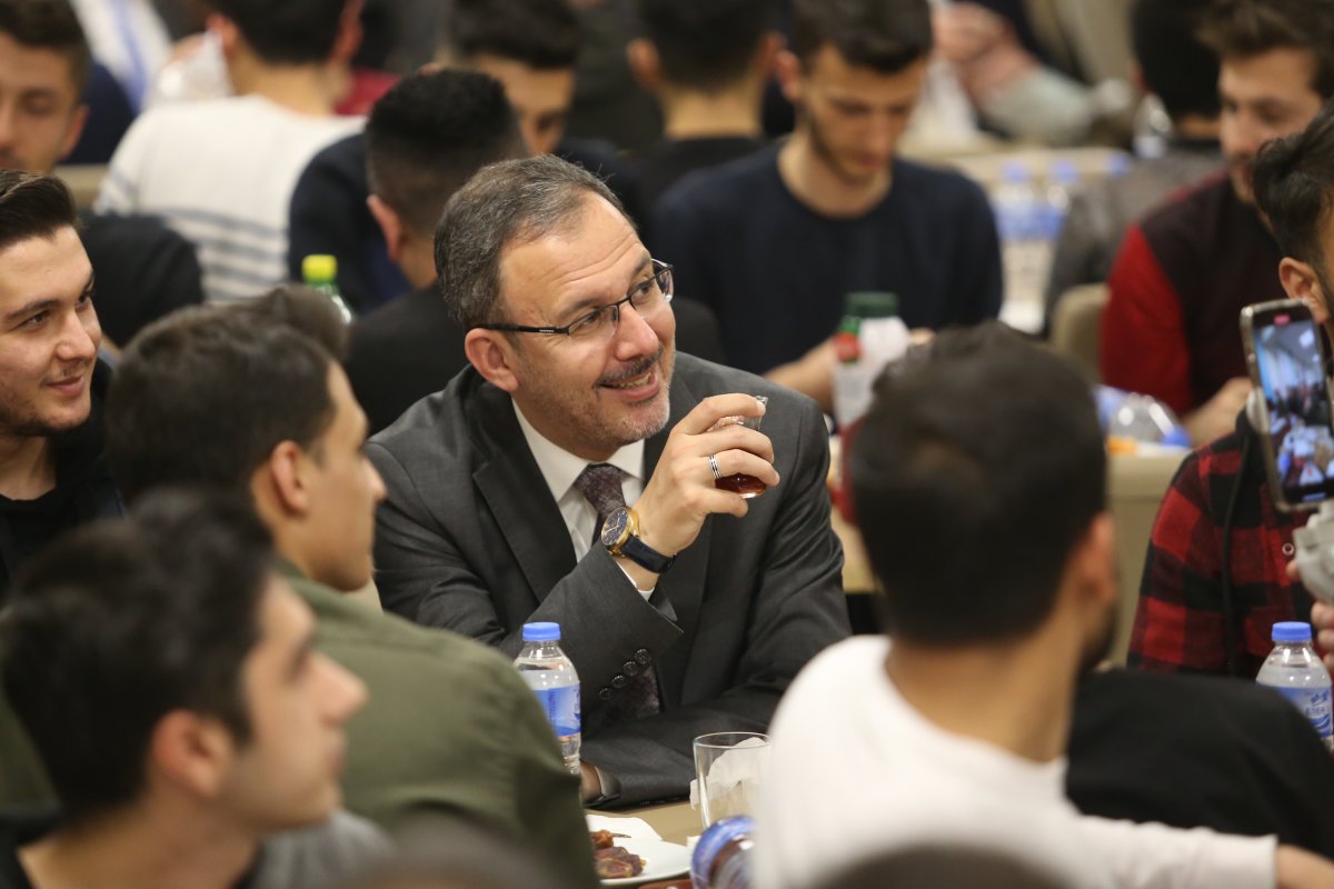 Bakan Mehmet Muharrem Kasapoğlu öğrencilerle iftar yaptı #9