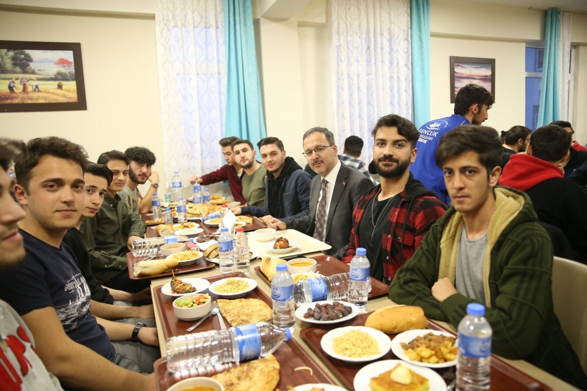 Bakan Mehmet Muharrem Kasapoğlu öğrencilerle iftar yaptı #3