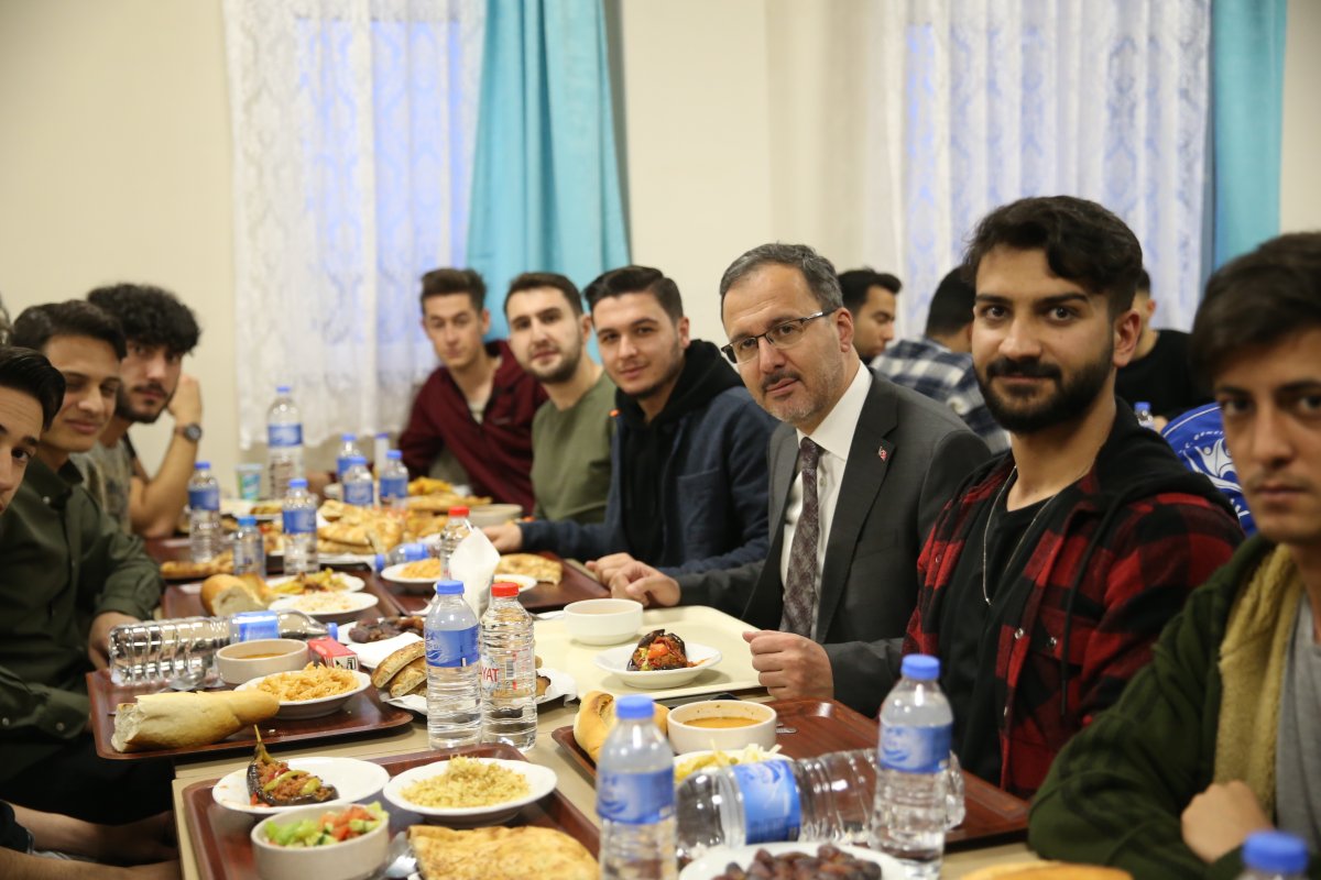 Bakan Mehmet Muharrem Kasapoğlu öğrencilerle iftar yaptı #4