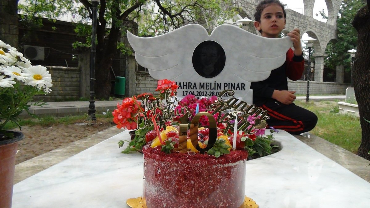 Mahra Melin Pınar’a mezarı başında doğum günü kutlaması #12