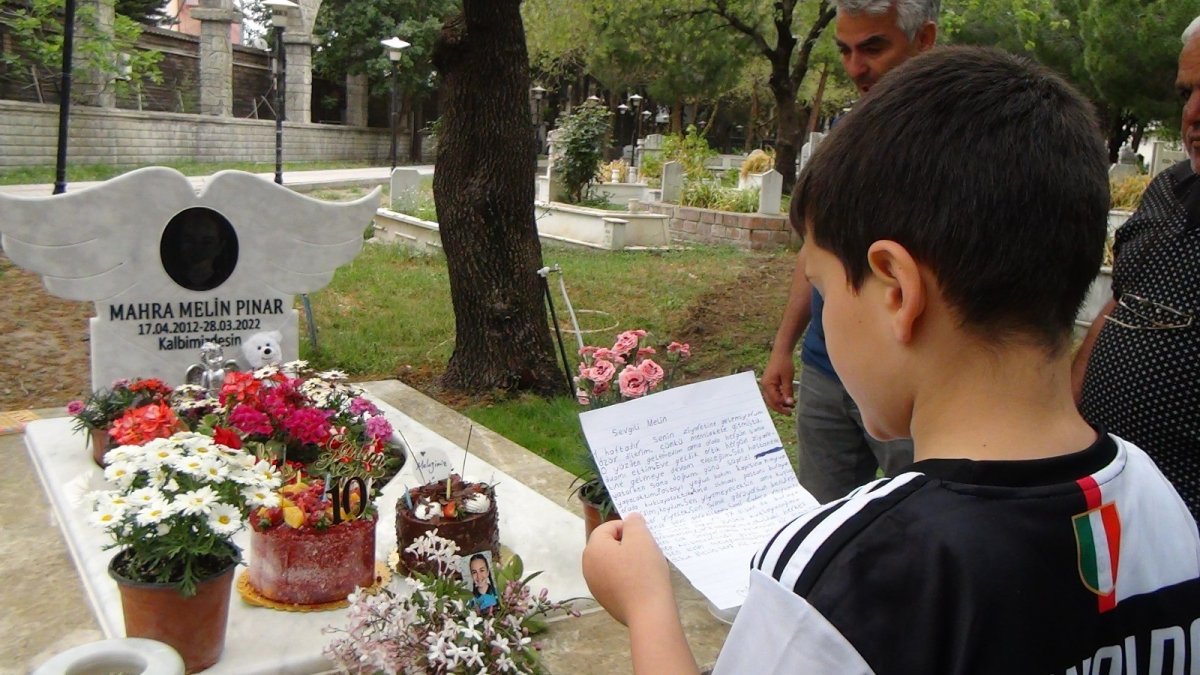 Mahra Melin Pınar’a mezarı başında doğum günü kutlaması #10