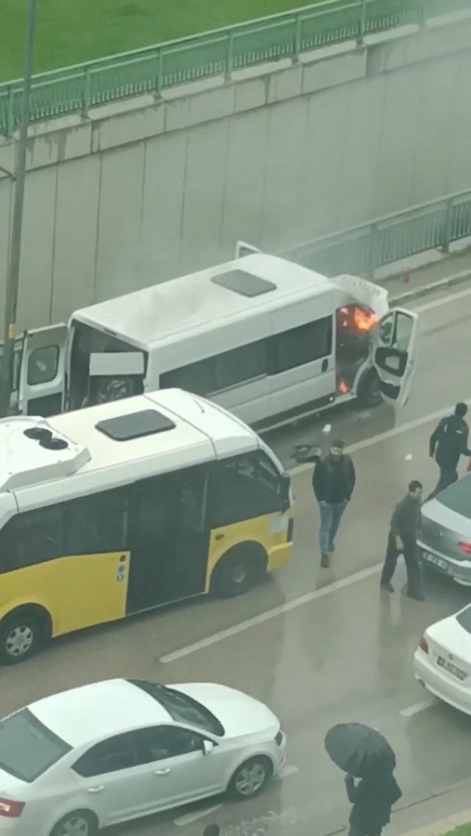 Bursa da işçi servisi alevler içinde yandı #1