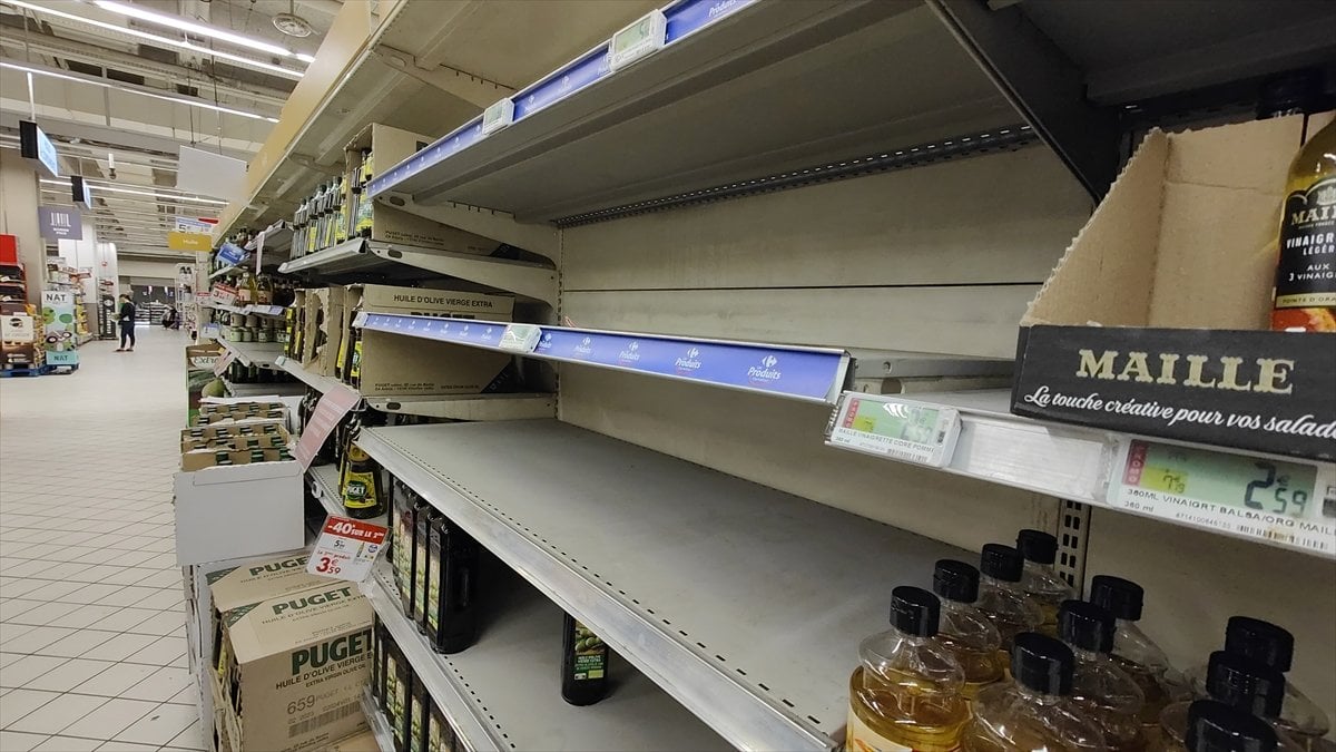 In France, the people started to stock up, the oil aisles of the markets were empty #2