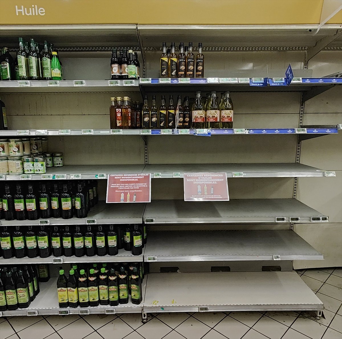 In France, the people started to stock up, the oil aisles of the markets are empty #4