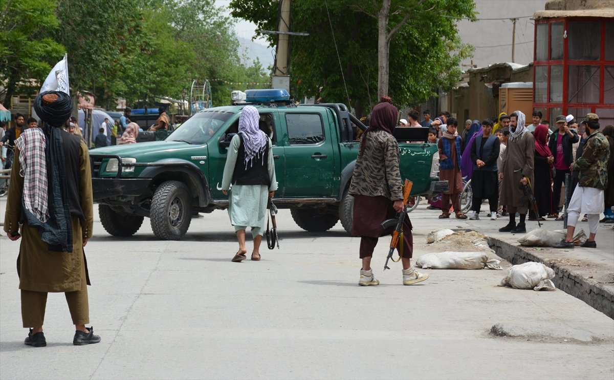 Bomb attack on high school and course in Afghanistan #4