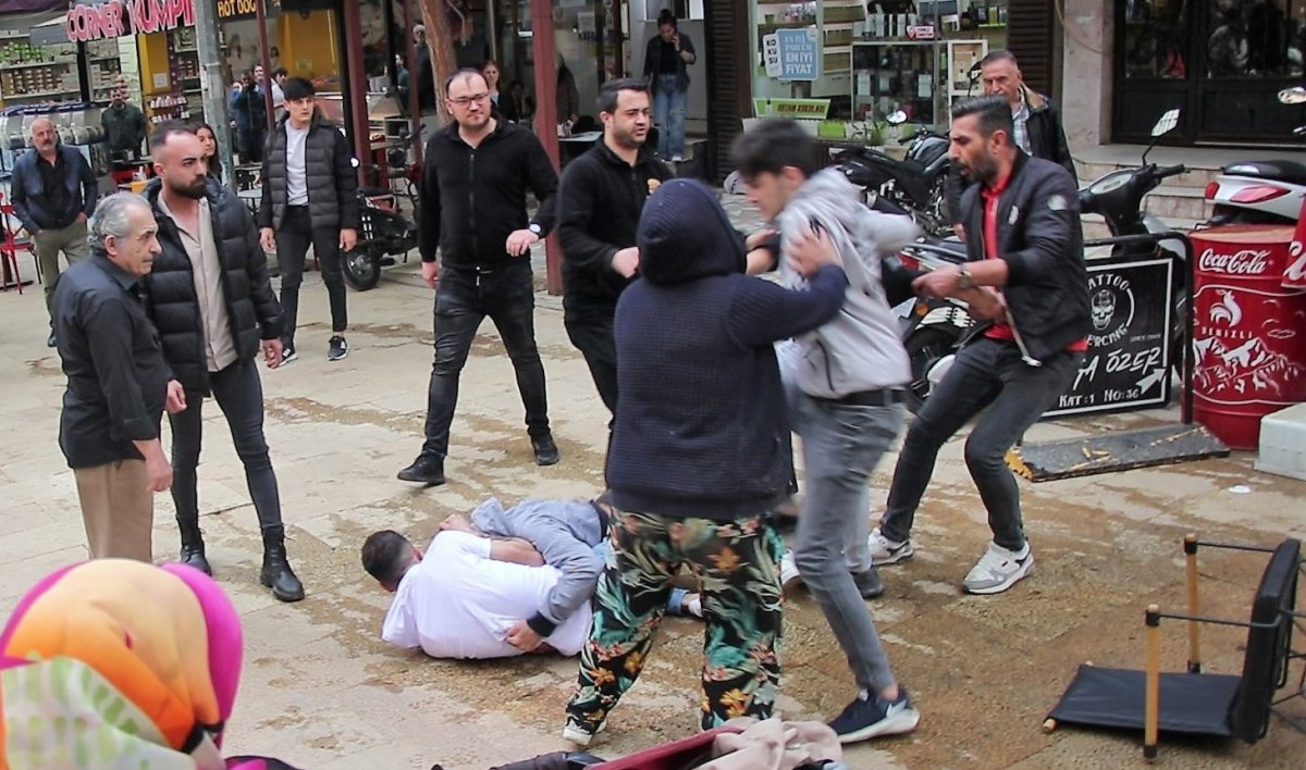 Denizli’de önce çocuğu ardından korumaya çalışan esnafı dövdüler #2