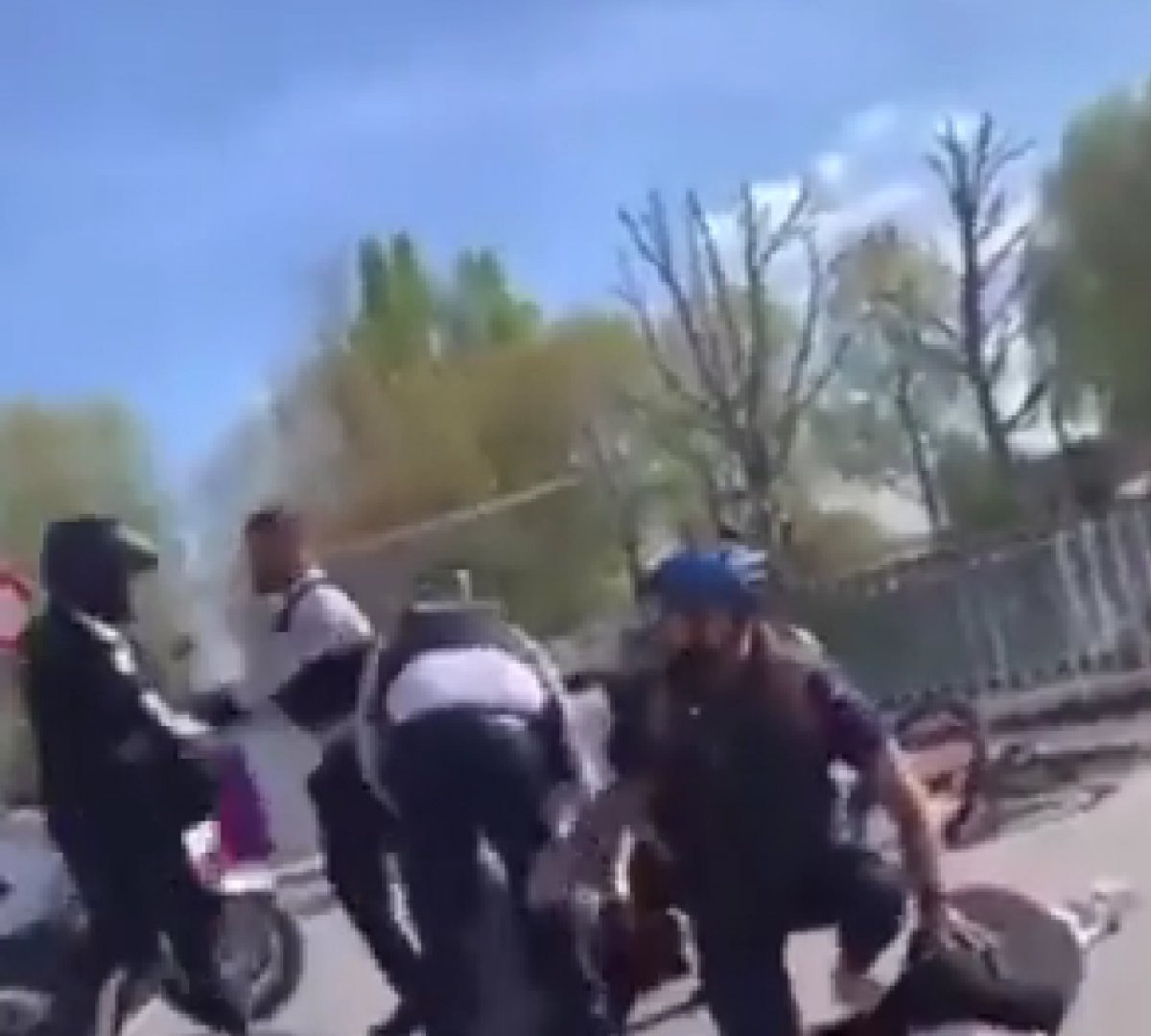 Headscarved women battered by the police in France to file a complaint #3