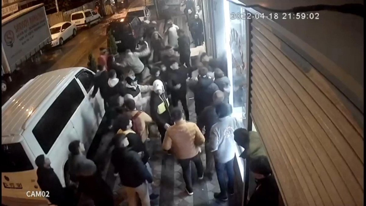 Sultangazi de iki grubun kavgası kamerada #2