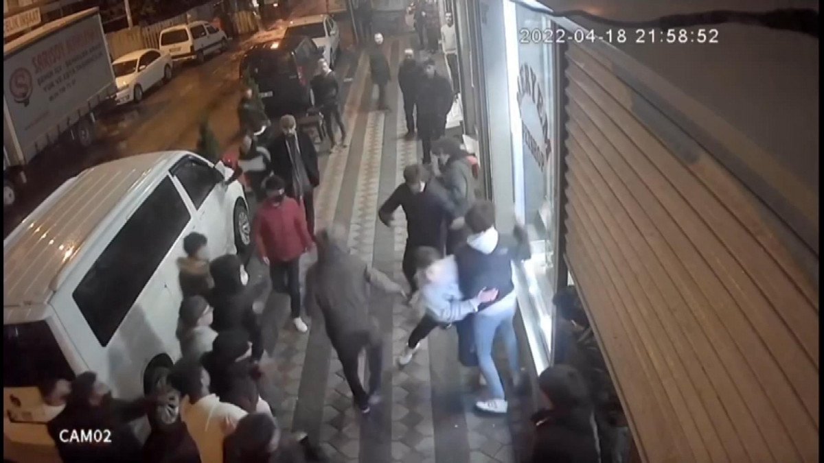 Sultangazi de iki grubun kavgası kamerada #1