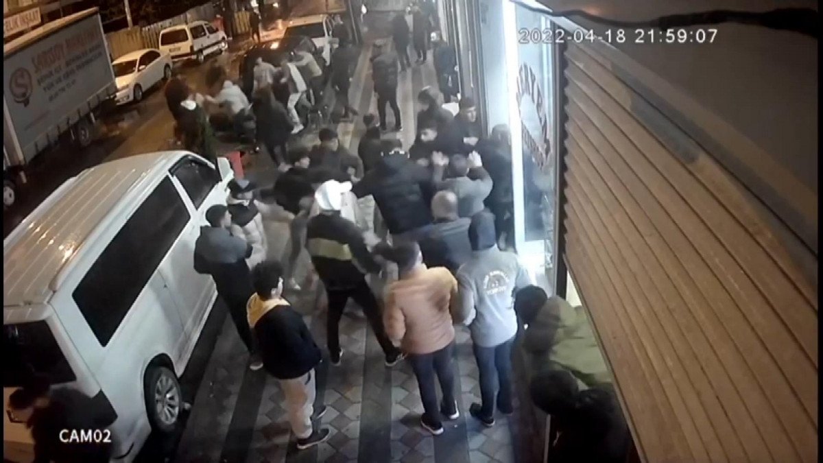 Sultangazi de iki grubun kavgası kamerada #4