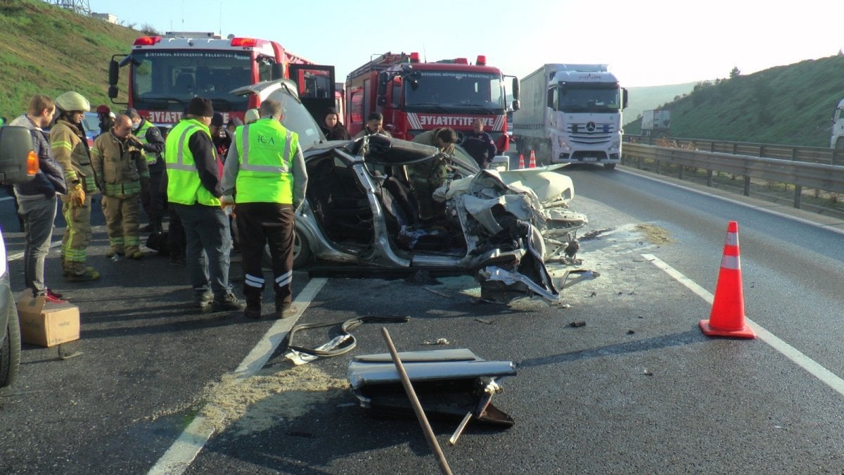 Çekmeköy de korkunç kaza: Kamyona giren araçta 1 ölü #6