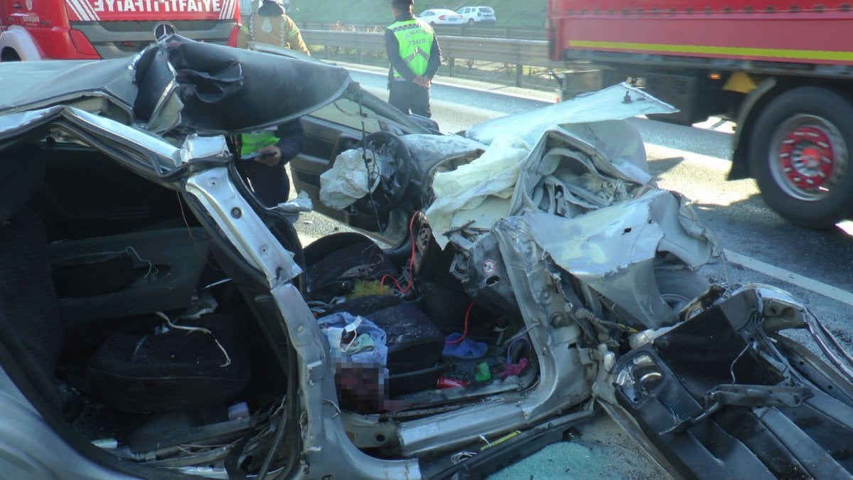 Çekmeköy de korkunç kaza: Kamyona giren araçta 1 ölü #1