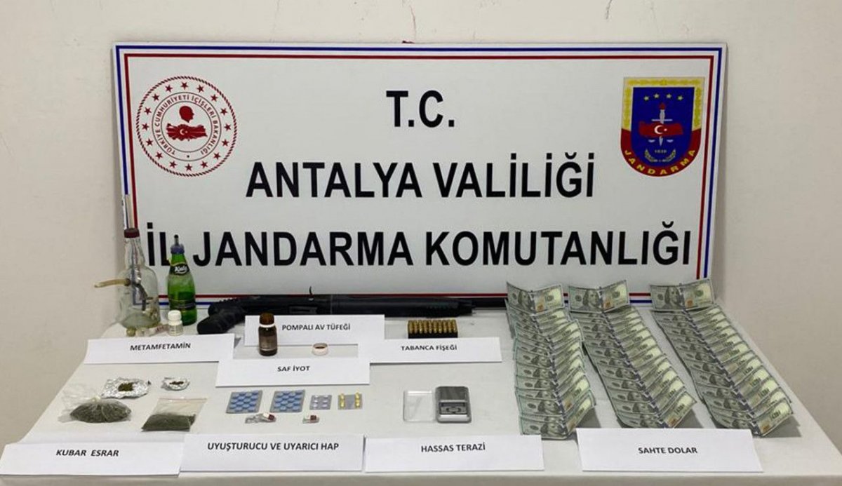Antalya’da uyuşturucu operasyonunda sahte dolarlar ele geçirildi  #1