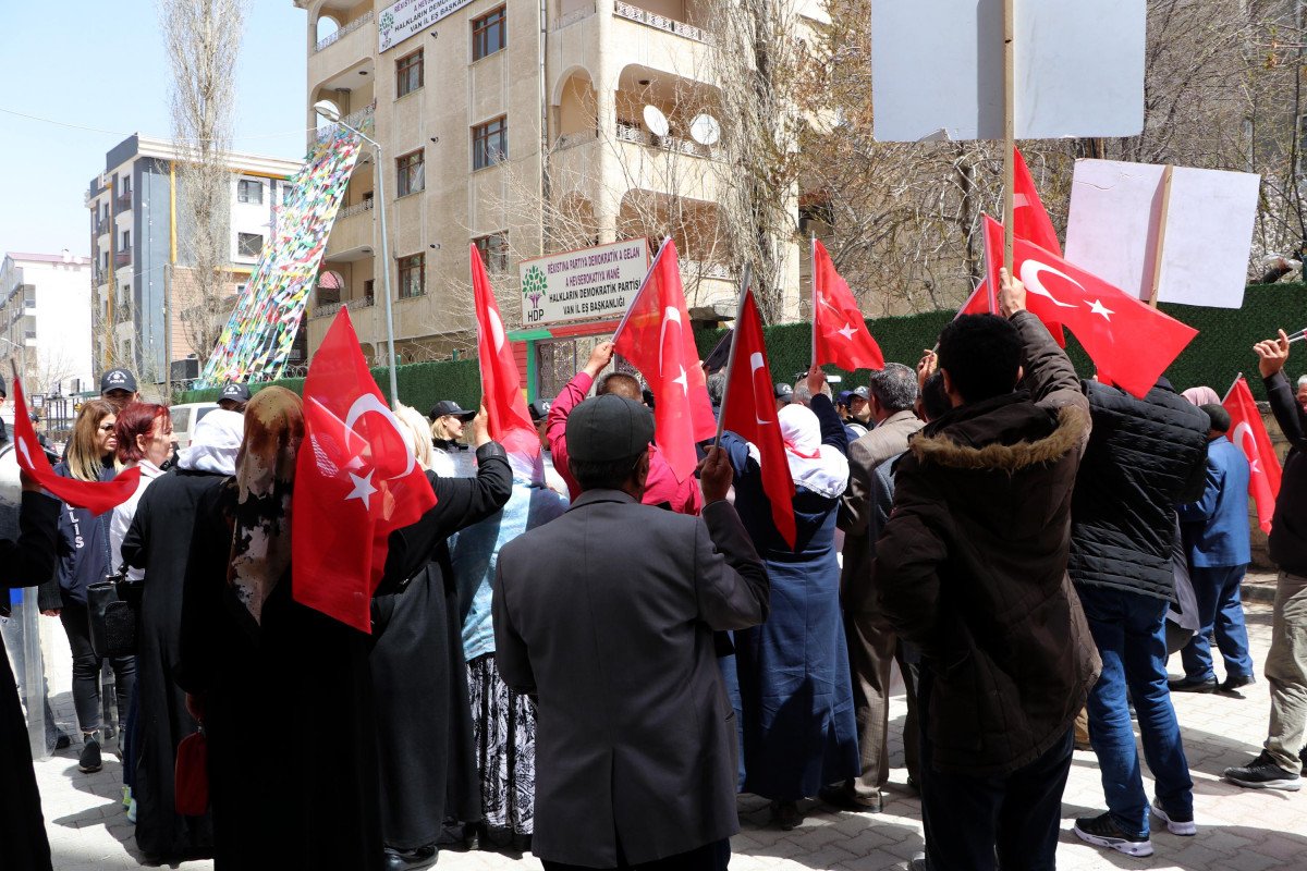 Van da, HDP önündeki eyleme gazilerden ve şehit aileleri de destek verdi #1