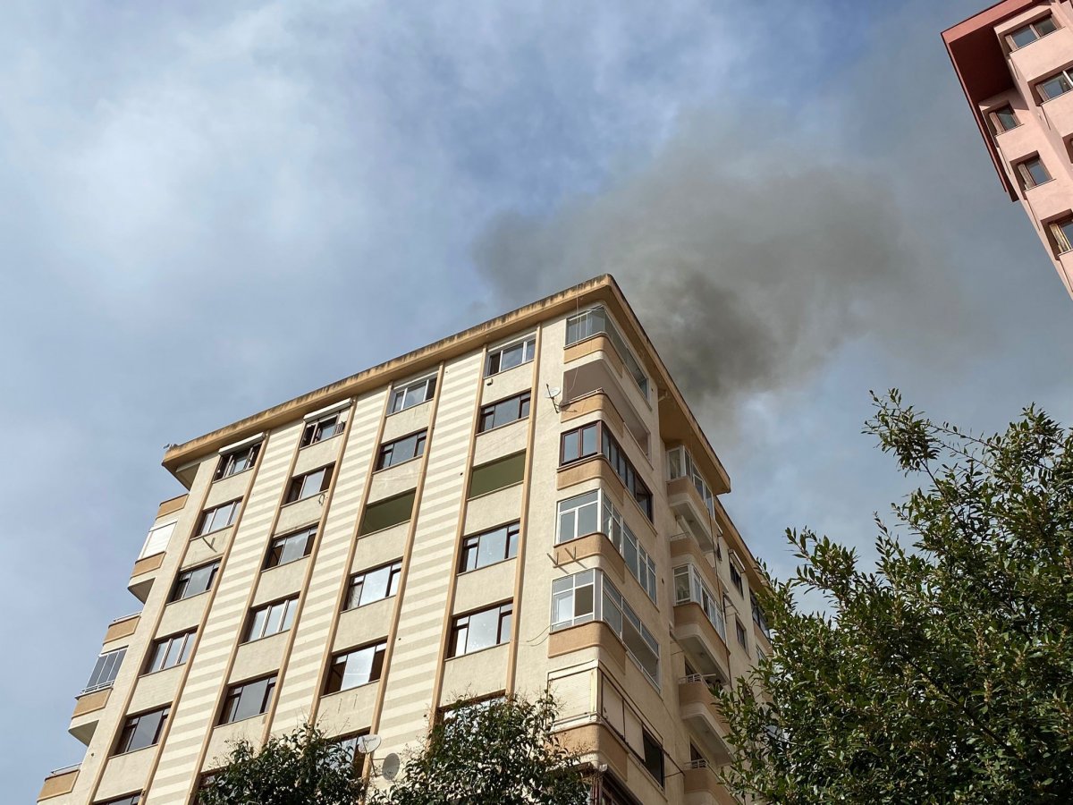Kadıköy de metruk binada çıkan yangın söndürüldü #3