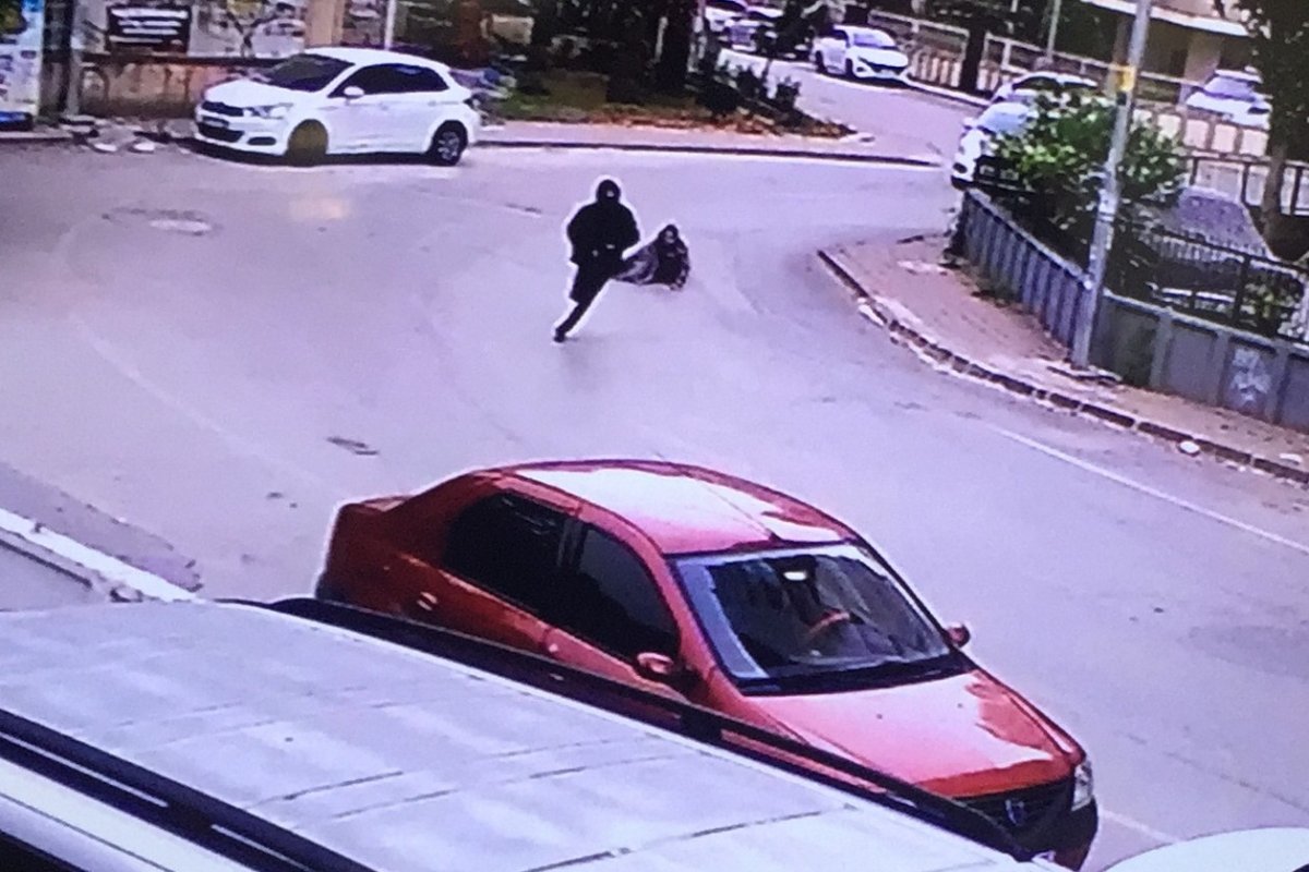  Kadını yerde sürükledi  #7