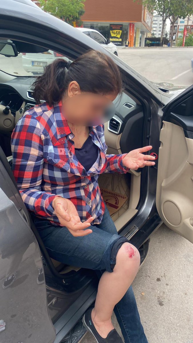  Kadını yerde sürükledi  #1