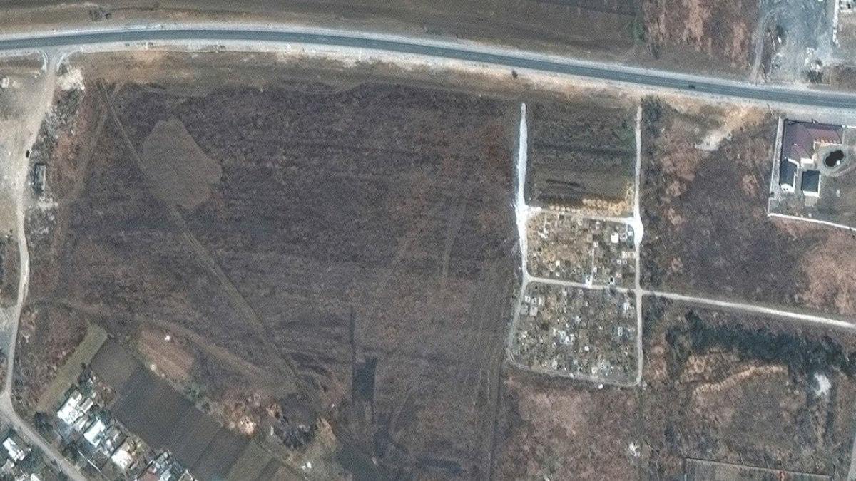 Mass graves in Mariupol identified by satellite photos