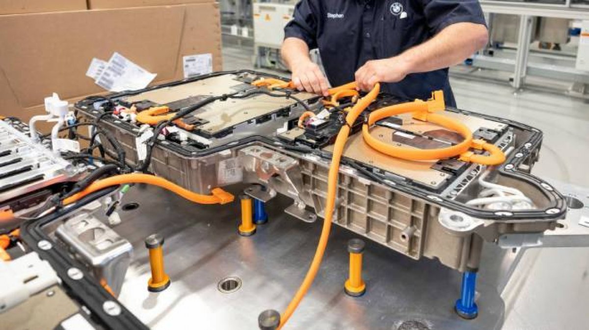 Auto industry may face battery crisis #1