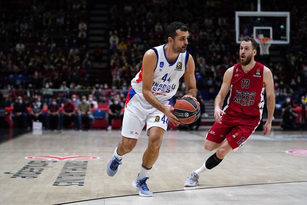 Anadolu Efes EuroLeague de Milan a yenildi #1