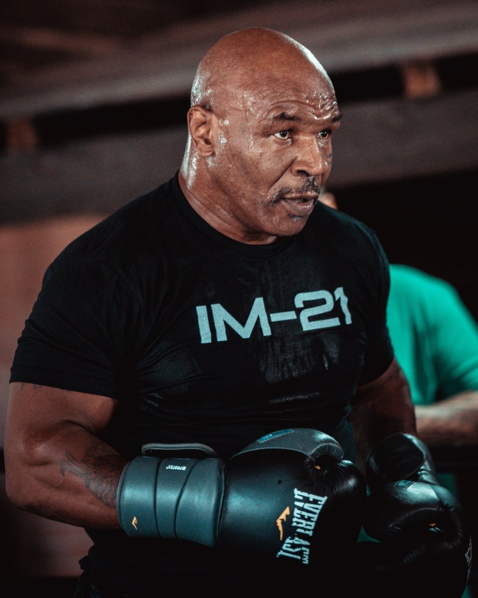 Mike Tyson uçaktaki hayranını yumrukladı #4