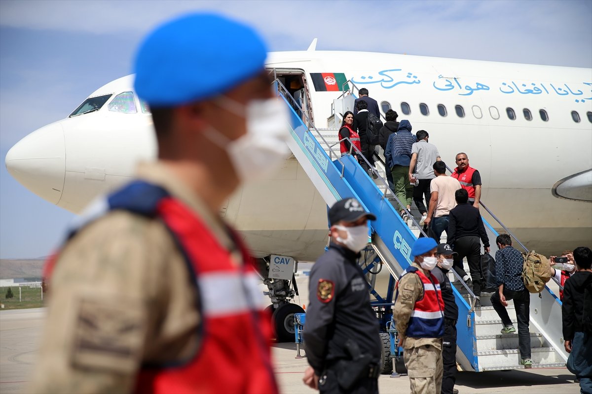 Kaçak Afganların ülkelerine dönüşleri sürüyor #6