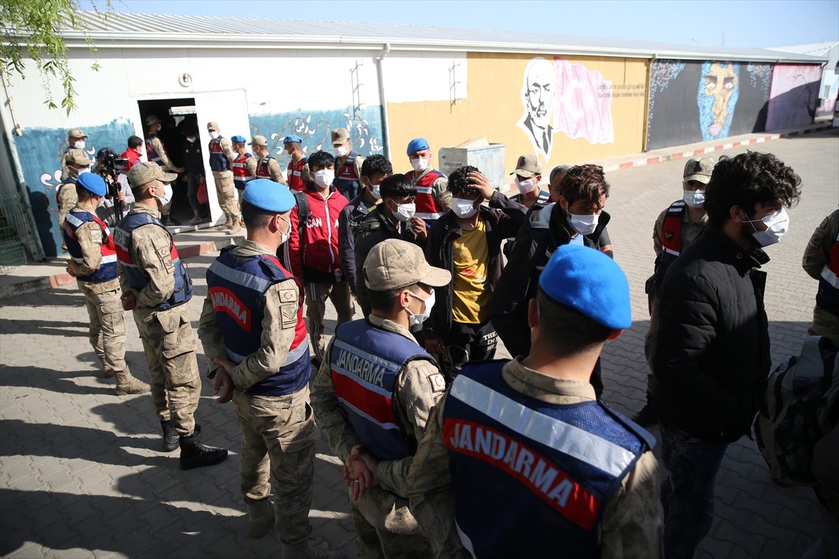 Kaçak Afganların ülkelerine dönüşleri sürüyor #2