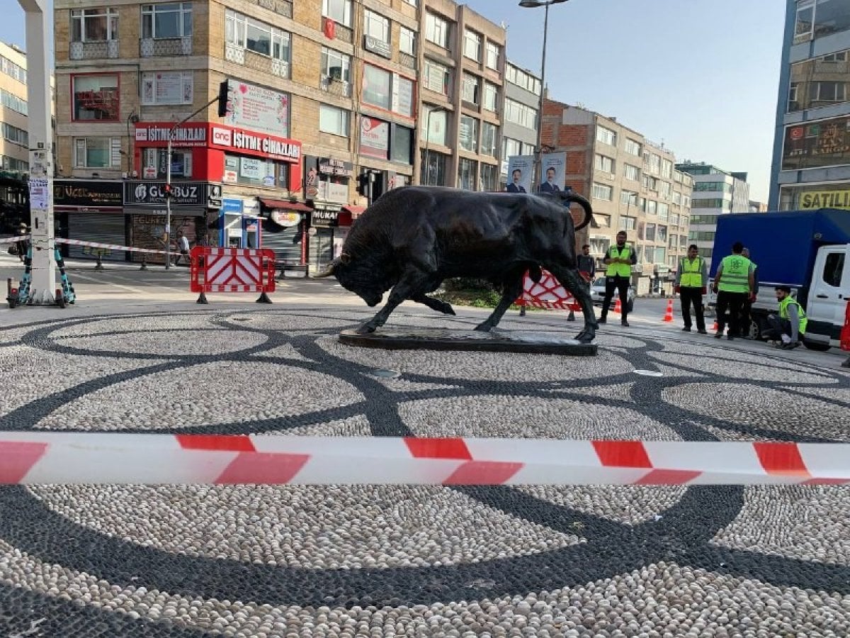 Kadıköy’deki Boğa Heykeli kapatıldı #3