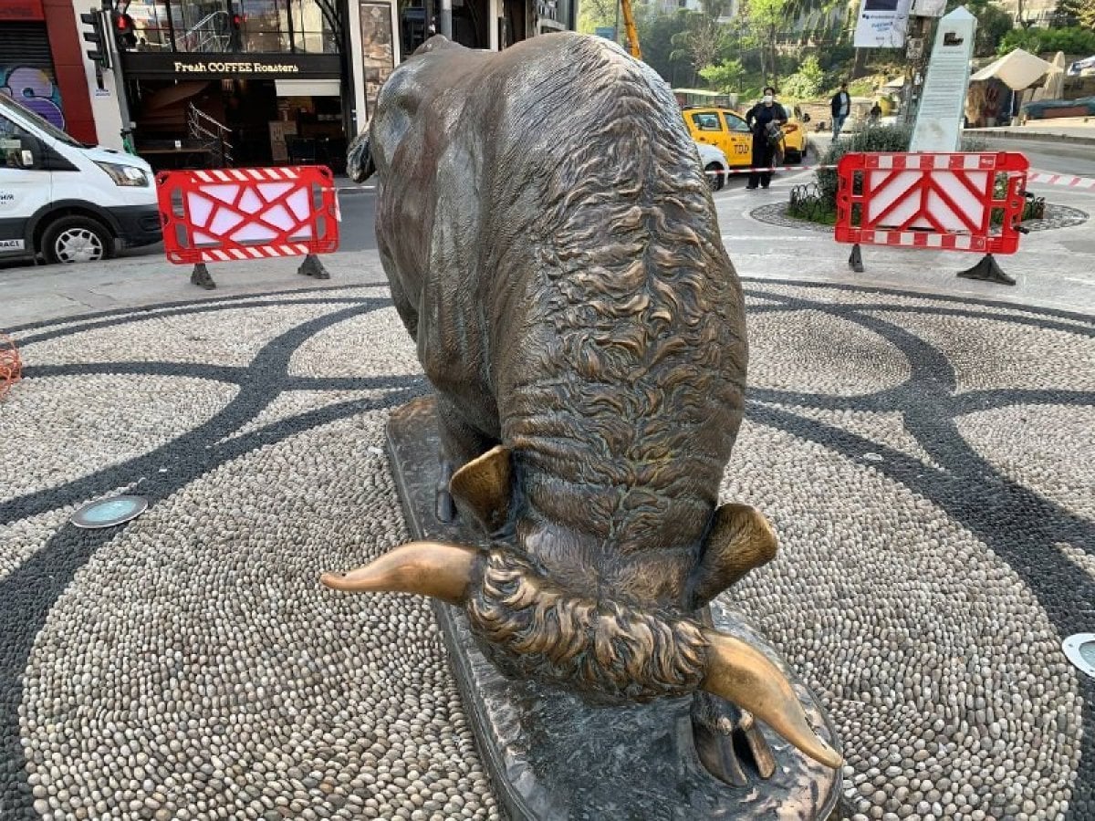 Kadıköy’deki Boğa Heykeli kapatıldı #2