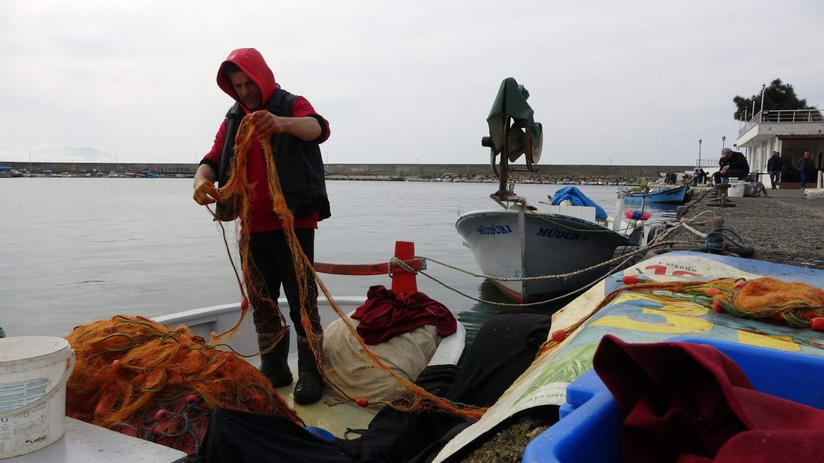 Trabzon da deniz, kıyı balıkçılarına kaldı #4