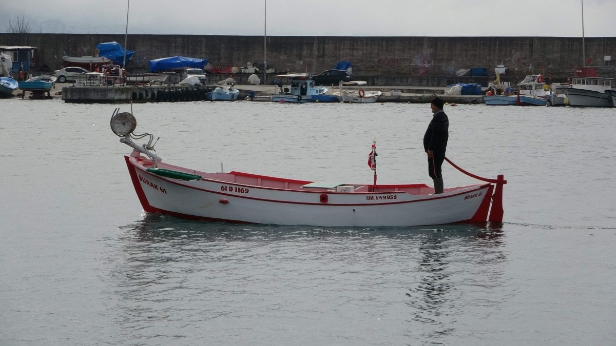 Trabzon da deniz, kıyı balıkçılarına kaldı #3