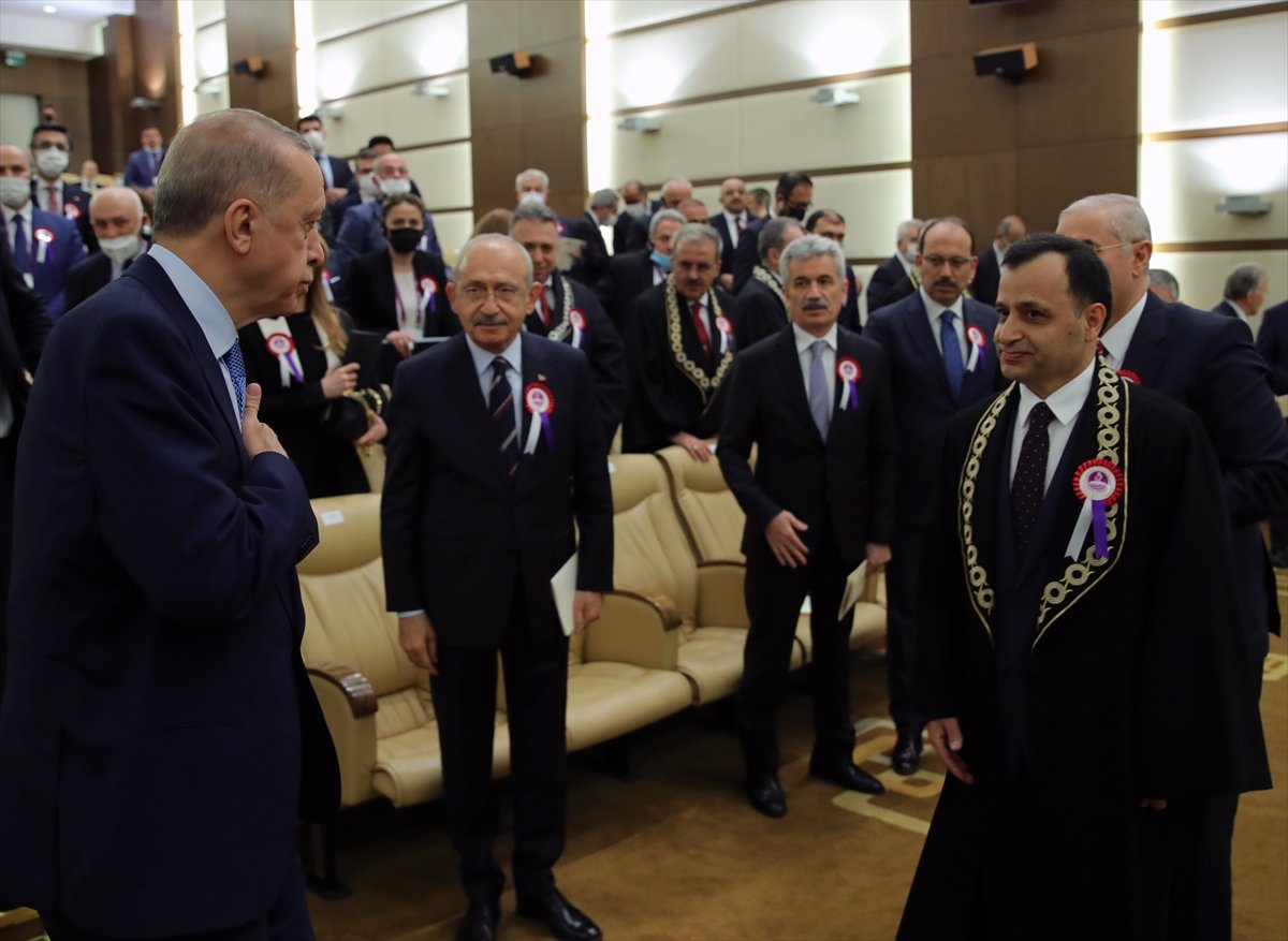 Cumhurbaşkanı Erdoğan, Kemal Kılıçdaroğlu ile selamlaştı  #1