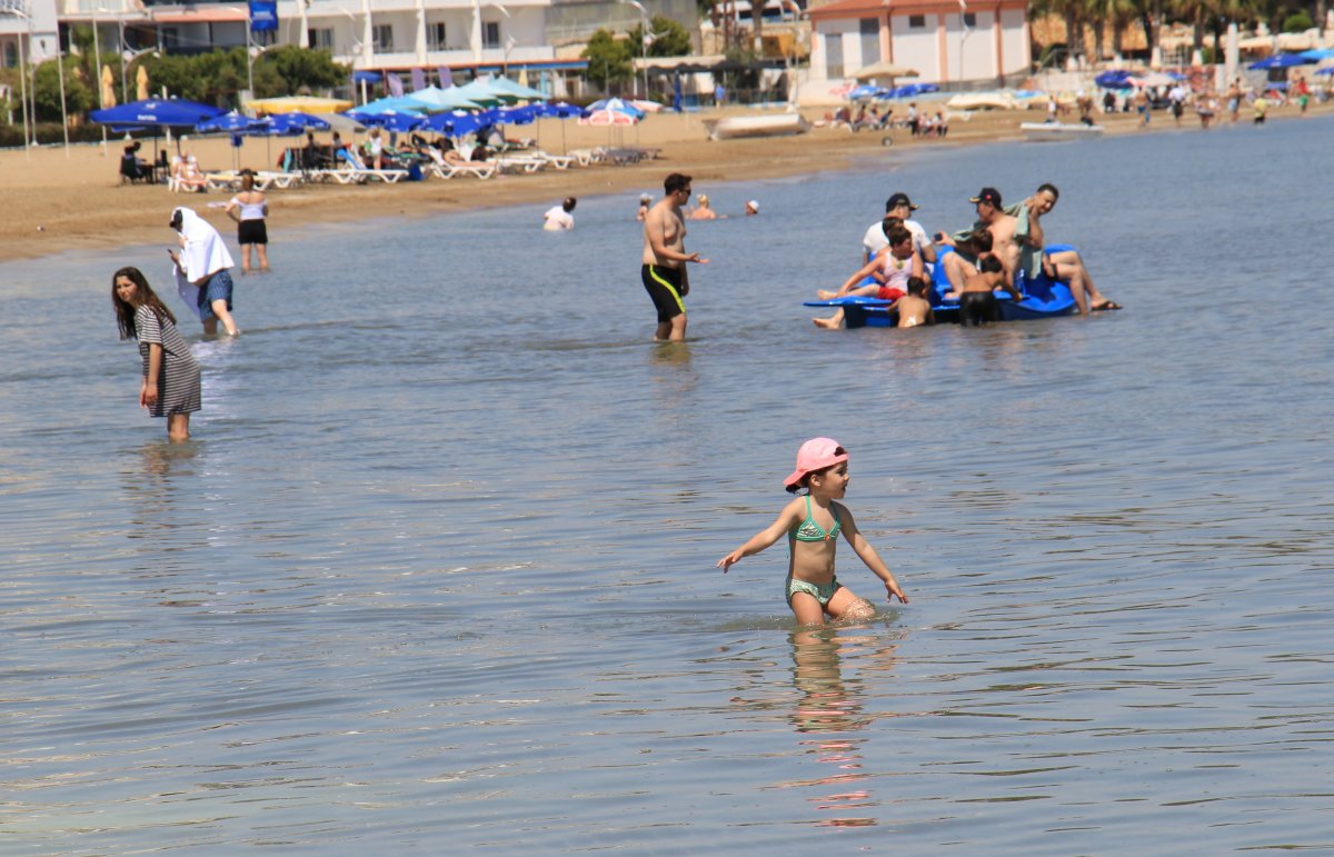 Mersin’de sıcağı gören denize koştu  #8