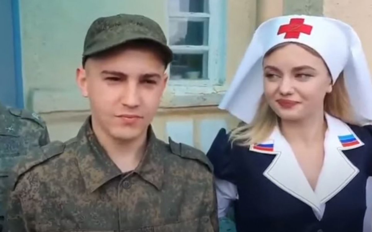 Russian nurses gave morale to the soldiers #2