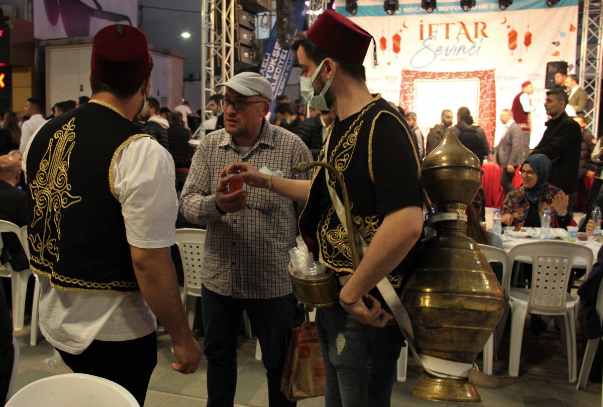 Kocaeli de 3 kilometrelik iftar sofrası hazırlandı #7