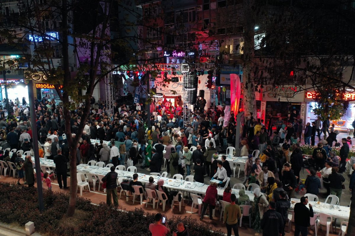 Kocaeli de 3 kilometrelik iftar sofrası hazırlandı #2