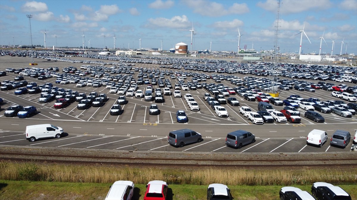 Vehicles going to Russia could not pass through the port in Belgium #4