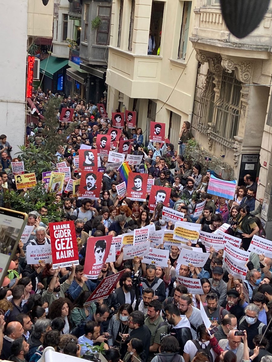 Gezi parkı davası sonrası yapılan eylemlerde açılan pankartlar dikkat çekti #4