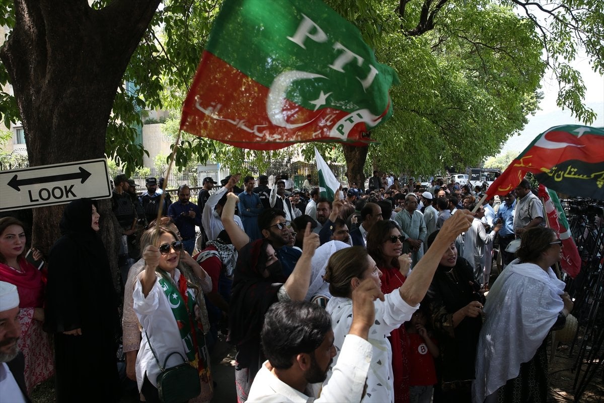 Imran Khan's party protests Election Commission #5